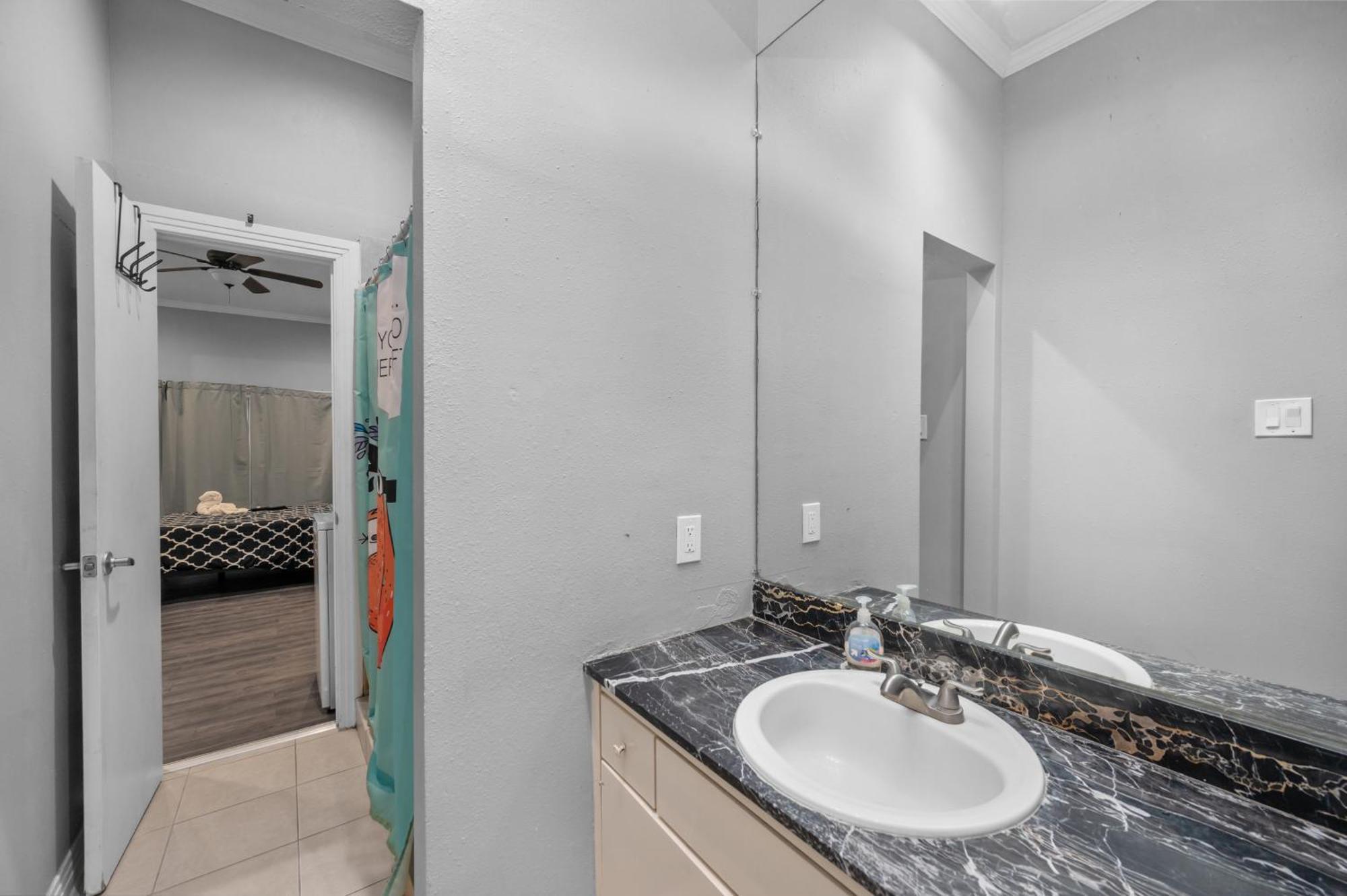 Trendy Montrose 1Br Apartment ฮูสตัน ภายนอก รูปภาพ